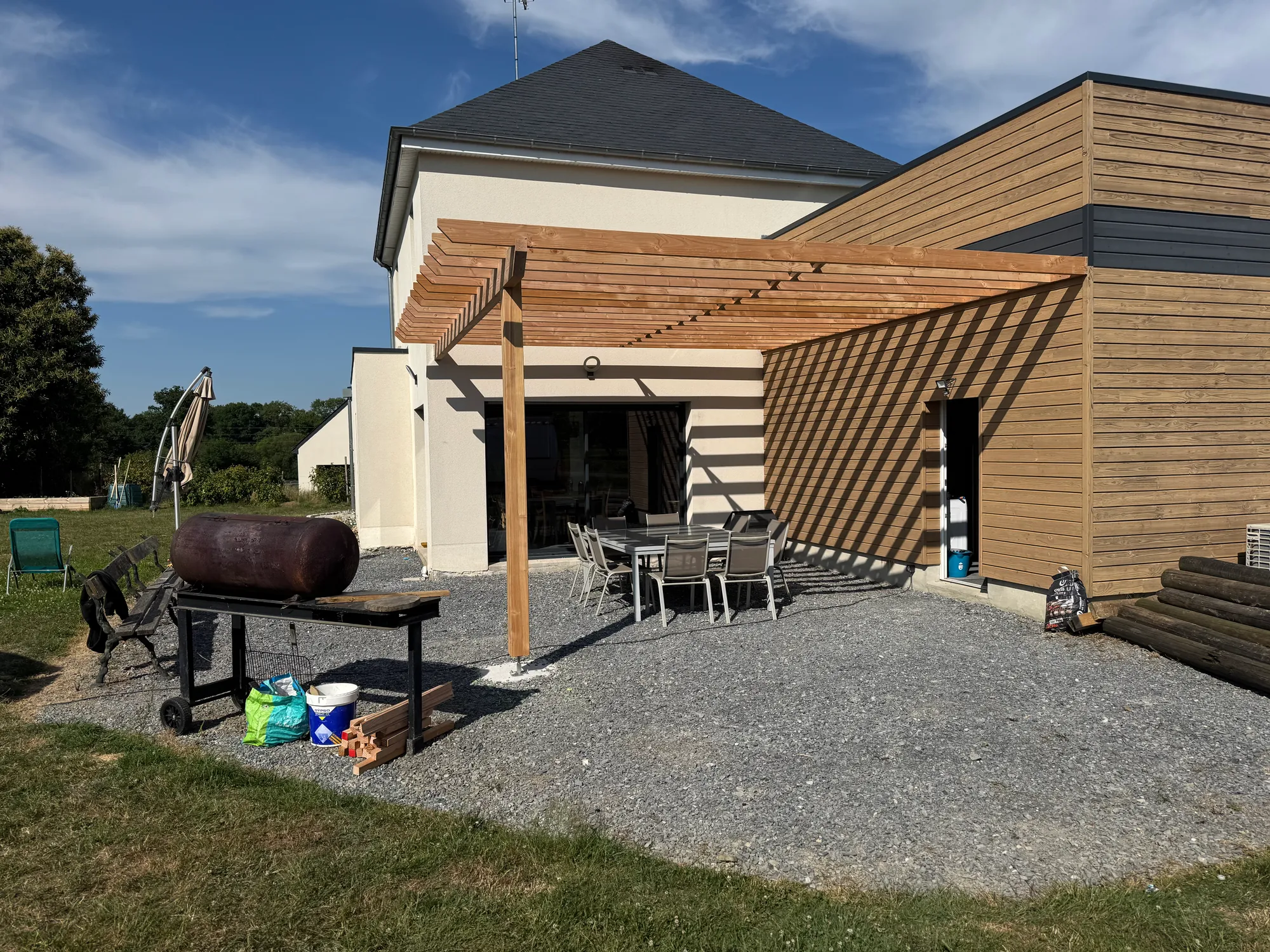 Pergola en douglas sur une terrasse